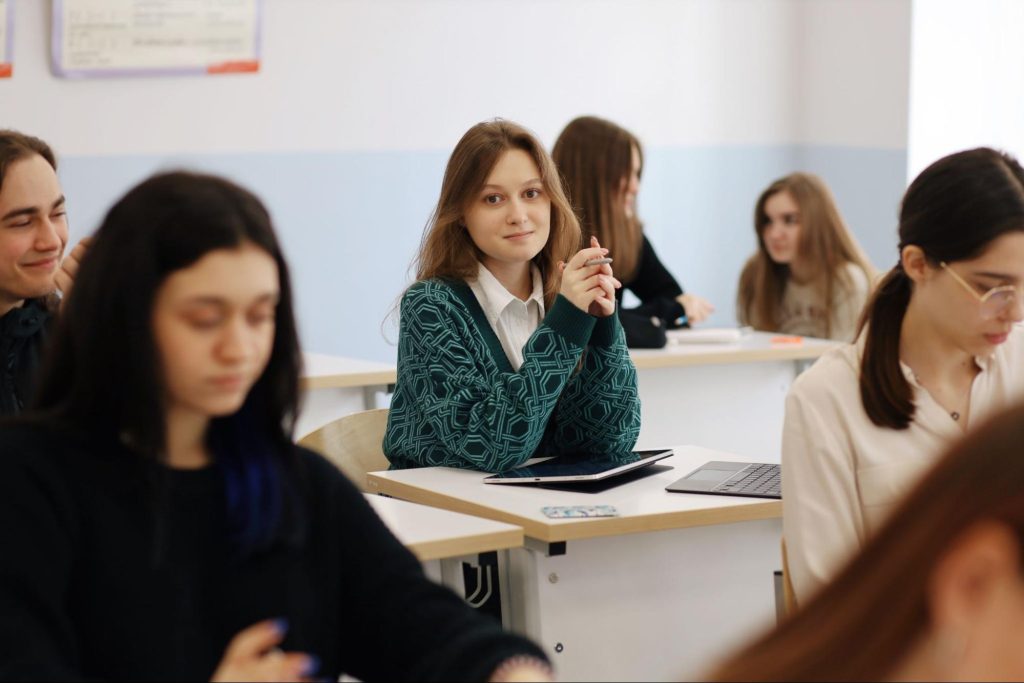 Образование в 10-11 классах экстерном: Ваш путь к успешному будущему